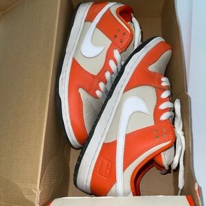Low dunk Nike unixes shoes like new